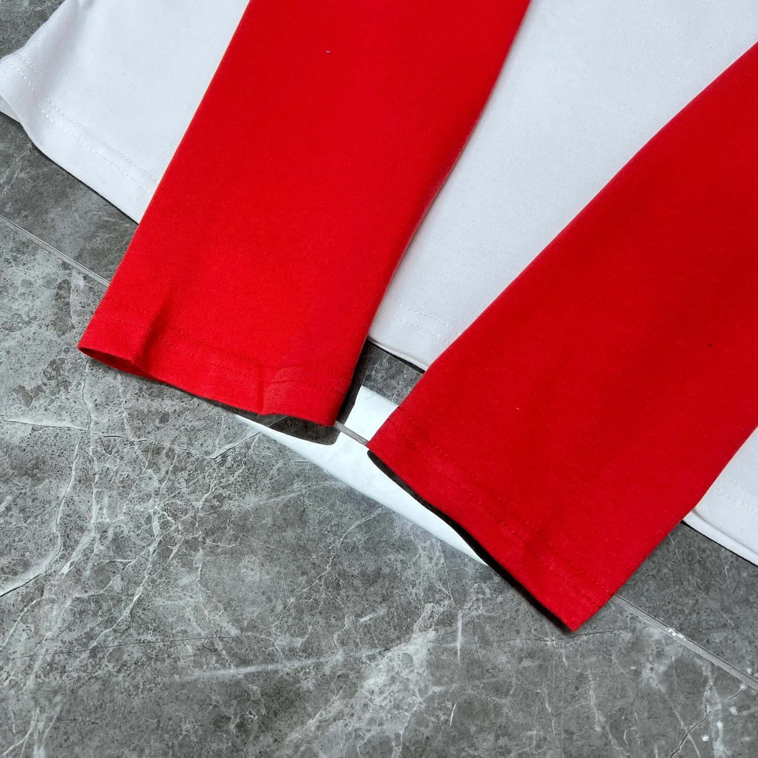 P160 Chrome Hearts🍁Long T series🍁 Available simultaneously at counters❤️ Chrome red and white color-blocked bayonet and sword long-sleeved T-shirt Printed and dyed with imported environmentally friendly glue Specially customized original 1:1 high weight comfortable fabric 🌈Recommended color: red and white colorblocking🌈 Size: S, M, L, XL